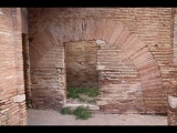 06883 ostia - regio i - insula ix - caseggiato del larario (i,ix,3) - raum 23 - bli ri osten - 09.2022.jpg